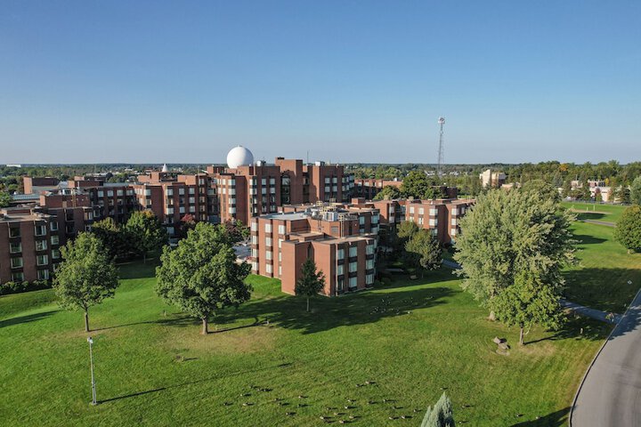 Hotel Exterior 44 of 48