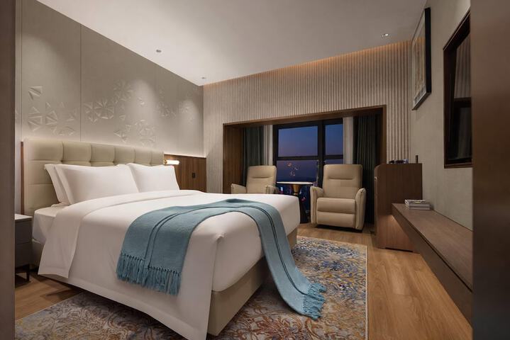 Room 5 of 20