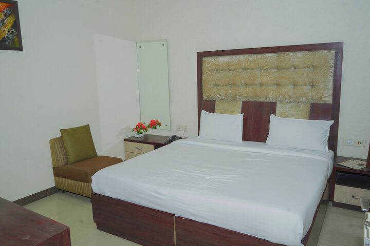Room 9 of 30
