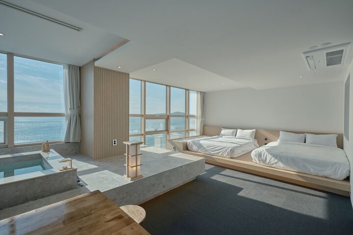 Room 48 of 224