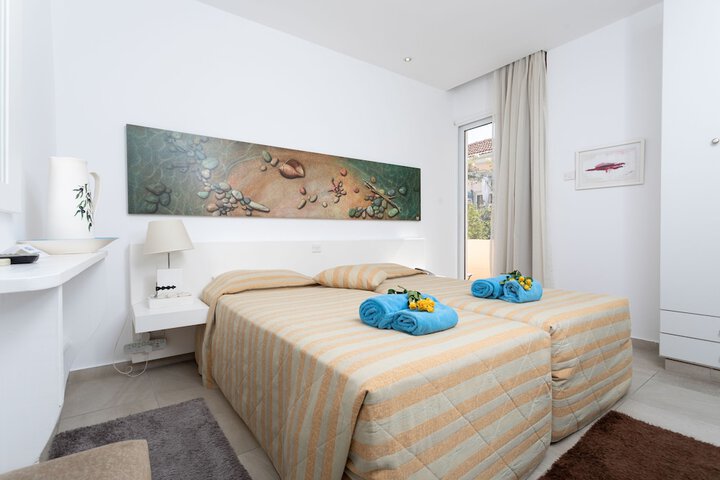 Room 16 of 43