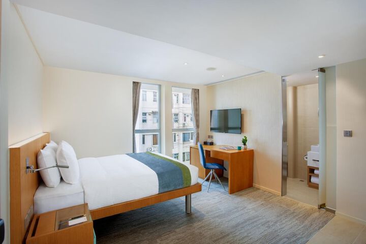 Room 10 of 24