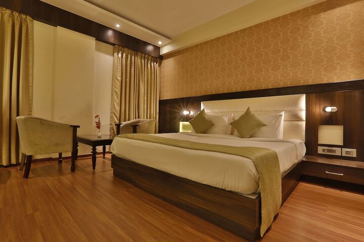 Room 6 of 28