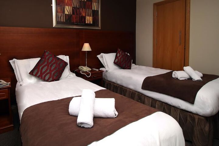 Room 5 of 10