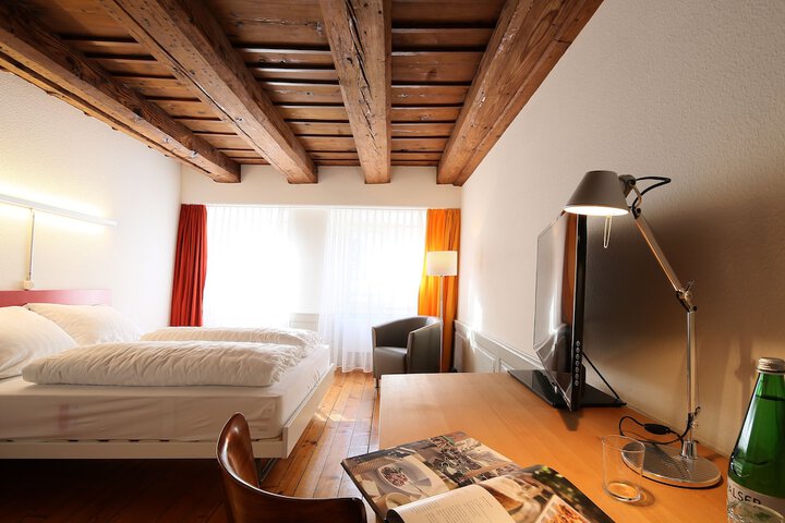 Room 15 of 60