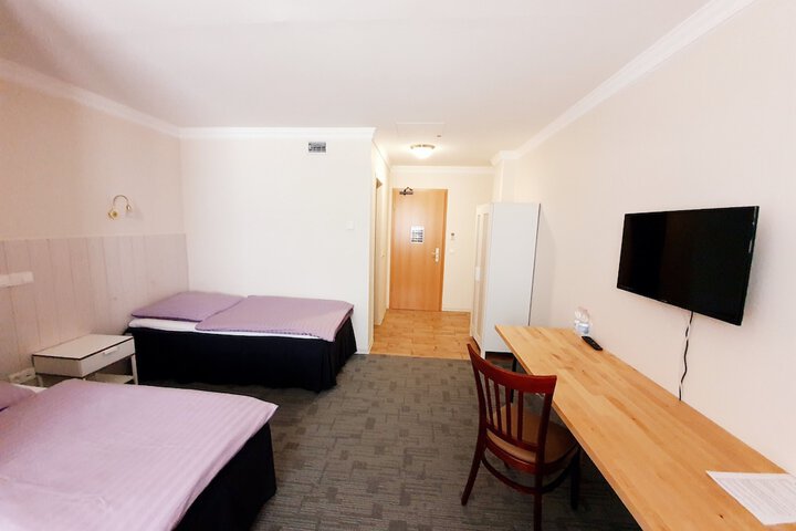 Room 10 of 24