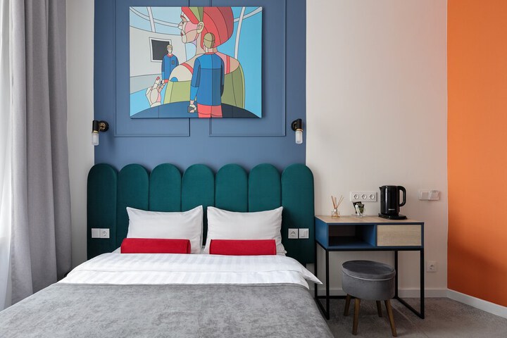 Room 9 of 37