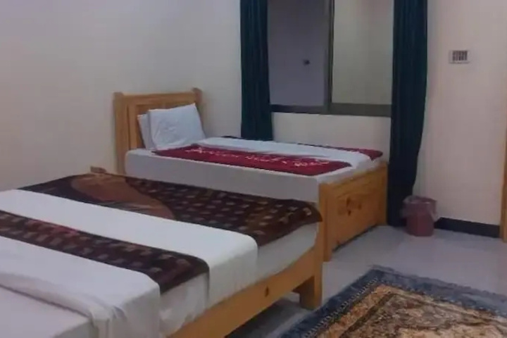 Room 6 of 12