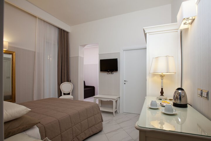 Room 12 of 60