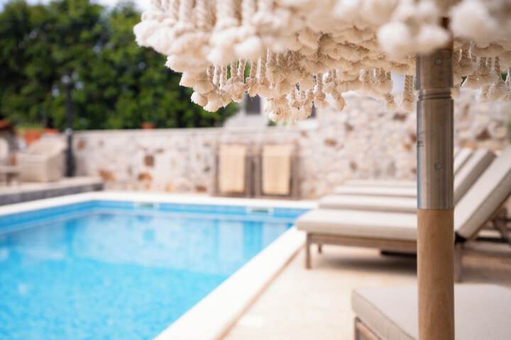 Pool 82 of 133