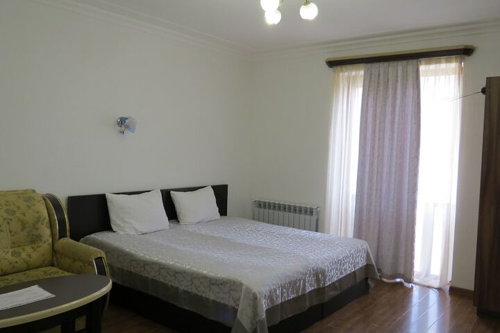 Room 13 of 31