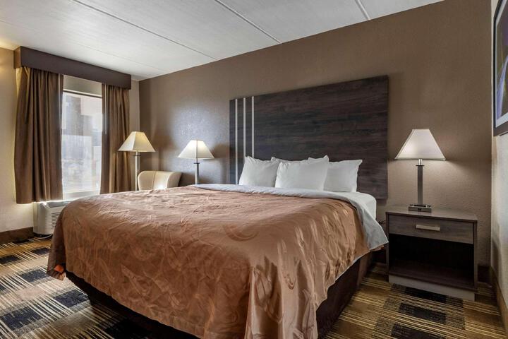 1 King Bed (7 of 19)