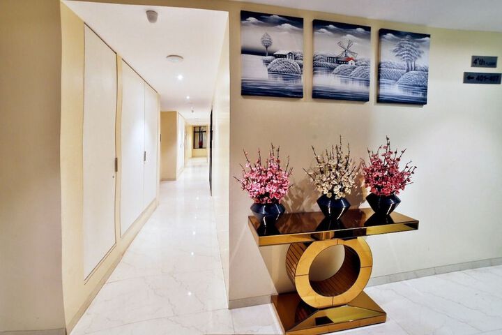 Ballroom/Hall 15 of 18
