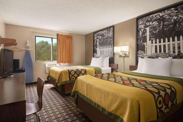 1 King Bed (4 of 11)
