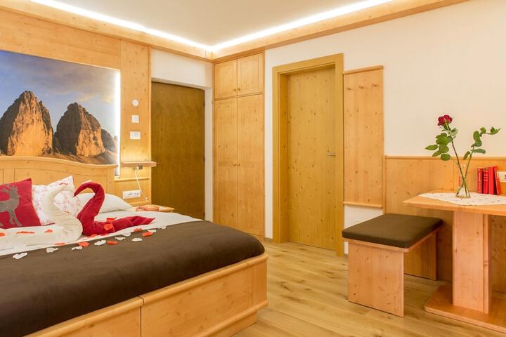 Room 6 of 69