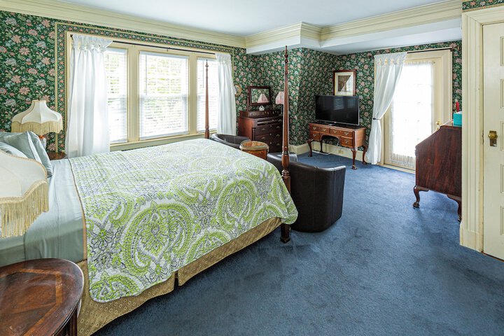 Room 18 of 37