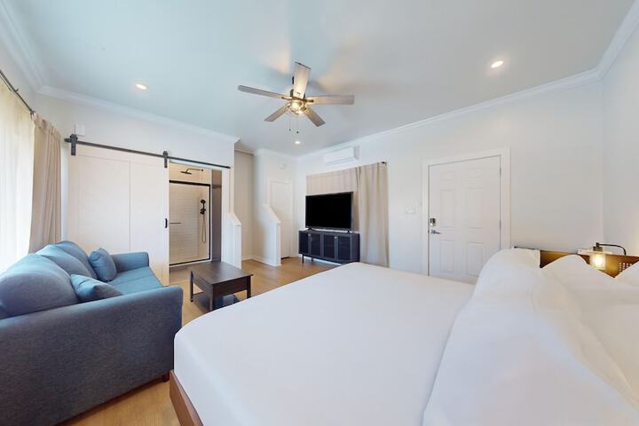 Room 6 of 22