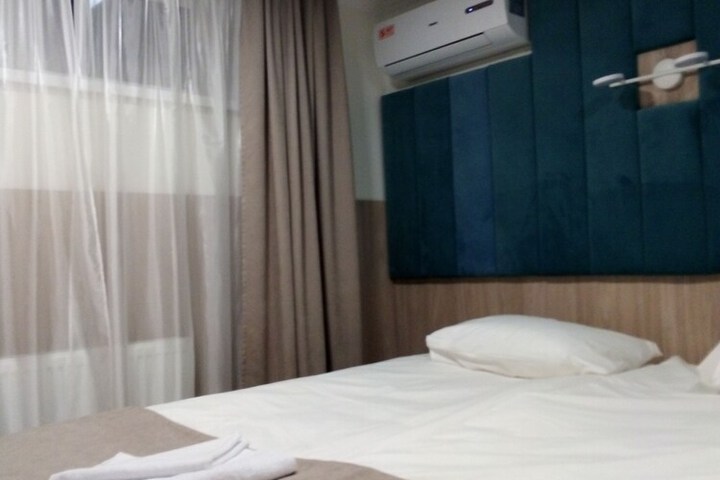 Room 4 of 37