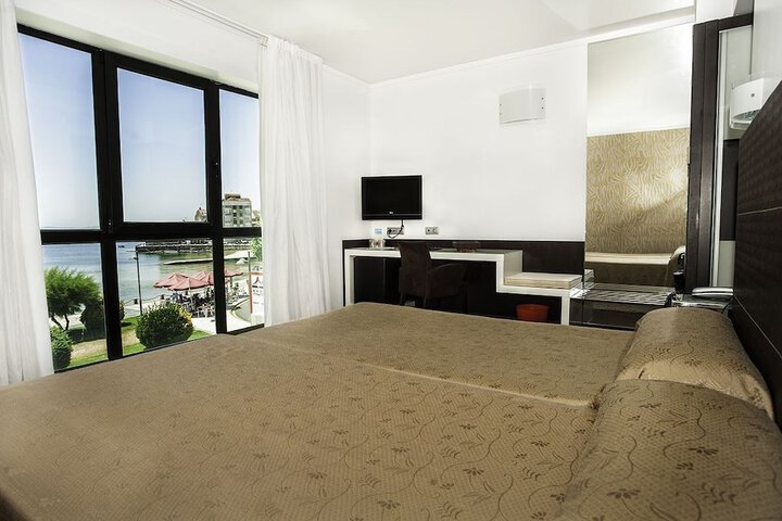 Room 14 of 34