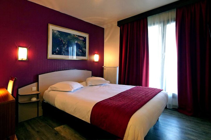 Room 10 of 29