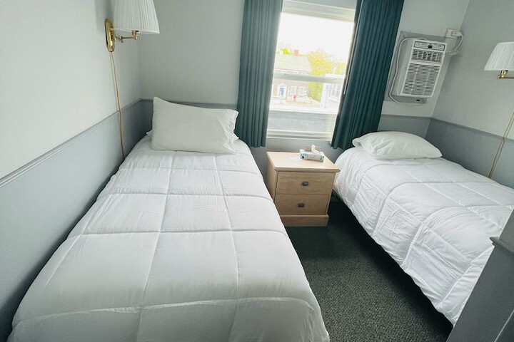 Room 6 of 19