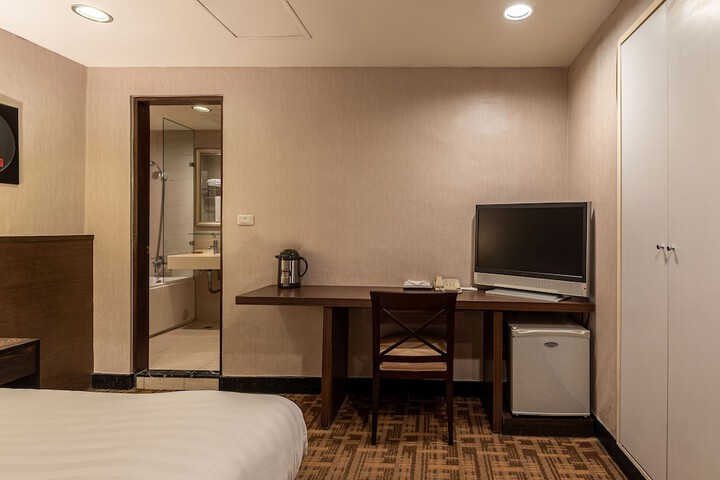 Room 6 of 119