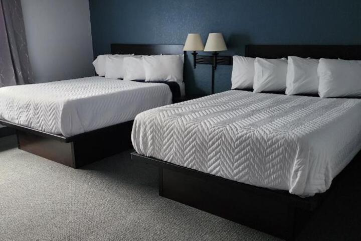 Standard Double Room 2 Queen Beds (2 of 7)