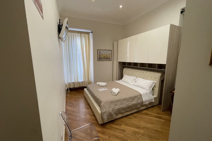 Room 16 of 32