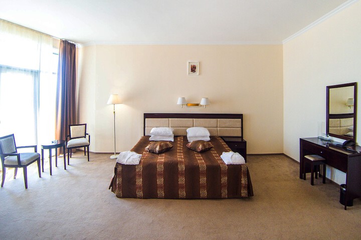 Room 10 of 42