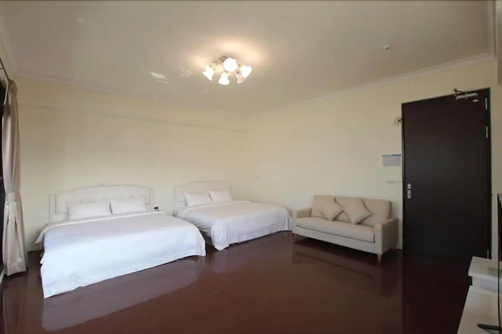 Room 3 of 9