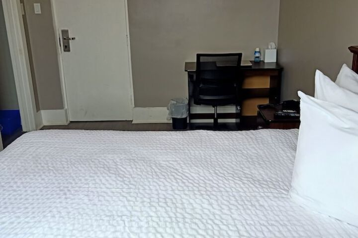 Room 6 of 34