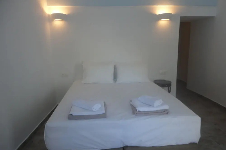 Room 2 of 9