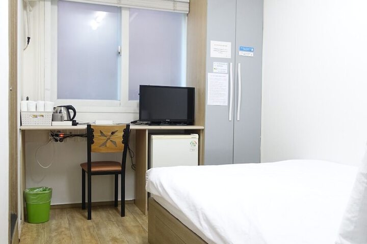 Room 6 of 29