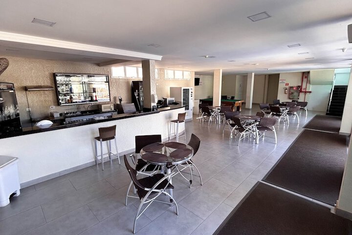 Lounge 98 of 103