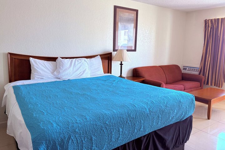 Room 3 of 27