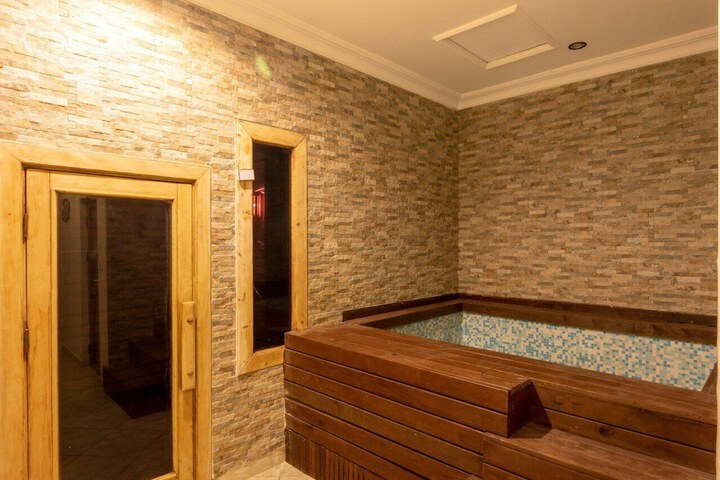 Jetted tub