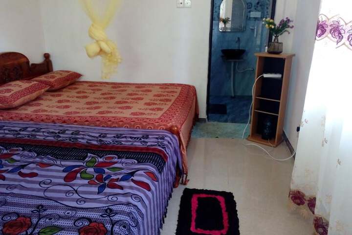 Room 5 of 10