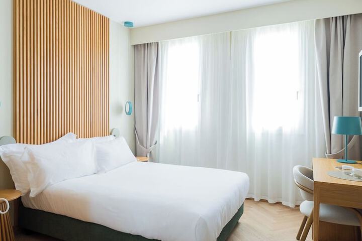 Room 9 of 20