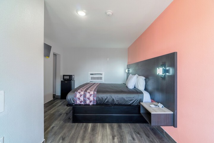 Room 9 of 79