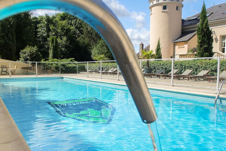 Hotel with Pool