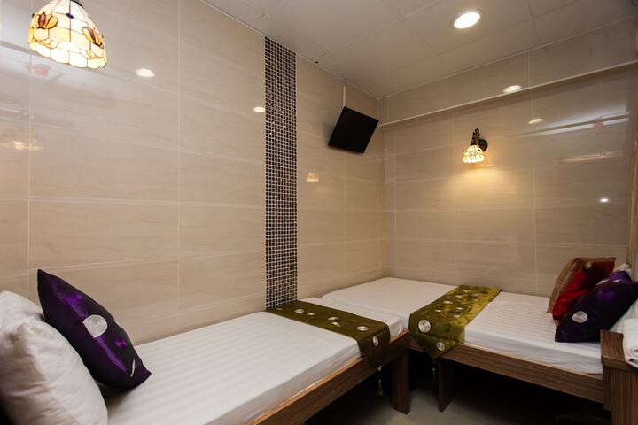 Room 27 of 52