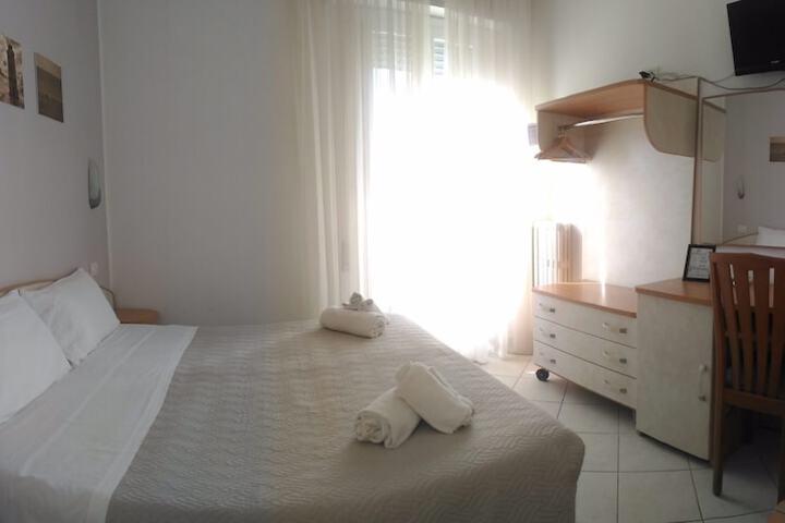 Room 3 of 52