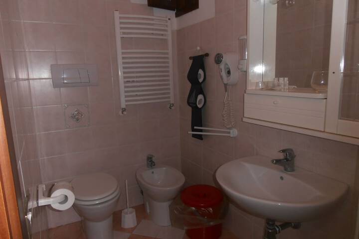 Room 14 of 18