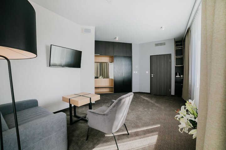 Room 16 of 35