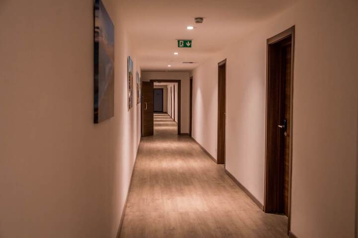 Ballroom/Hall 39 of 44