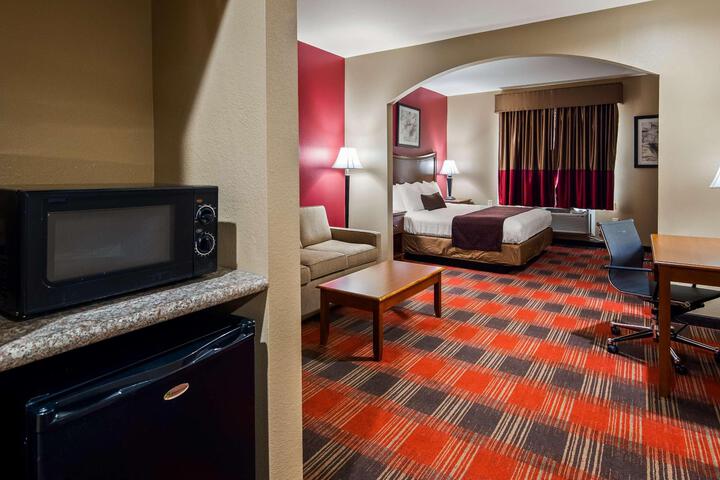 1 King Bed Suite (3 of 16)