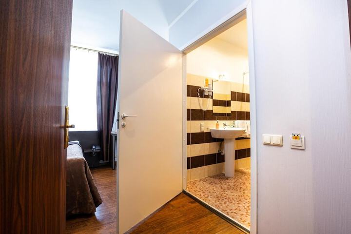 Room 36 of 67
