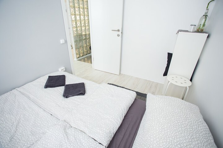 Room 12 of 34