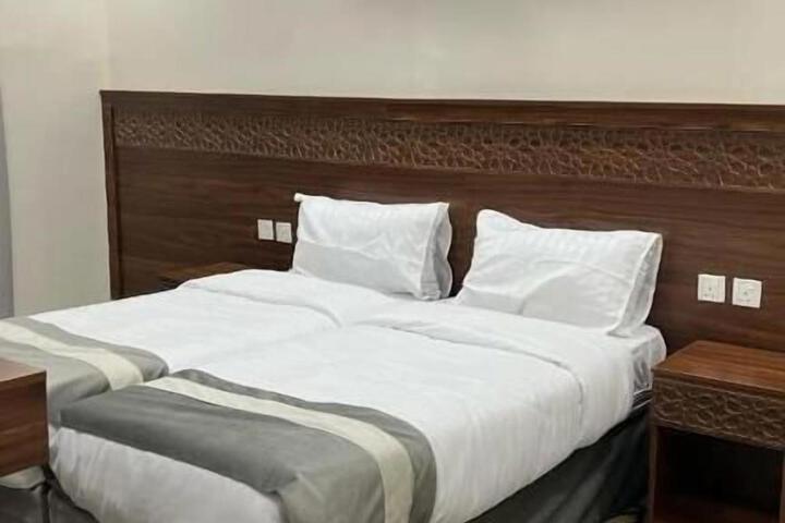 Room 10 of 18
