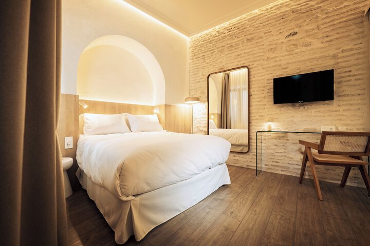 Room 18 of 80